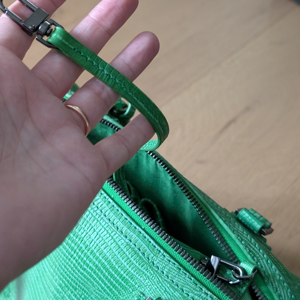 Alice + Olivia Vibrant Green Satchel - Picture 15 of 16